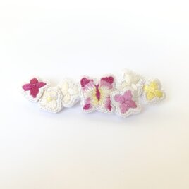 蝶と花の刺繍ブローチ
