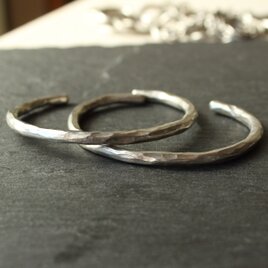 ◆錫 (スズ) × silver バングル【Hammered Tin Bangle 】の画像