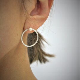 Planet Moon / Earrings (ピアス) - 2 pearlsの画像