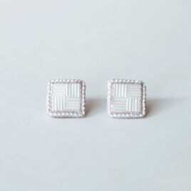 tile(L)刺繍イヤリング　white