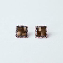tile(L)刺繍ピアス　brown