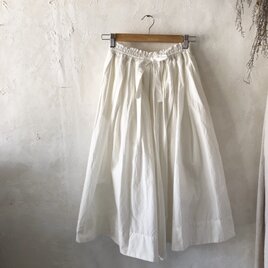 ギャザーたっぷり　ロング　スカート〈white〉