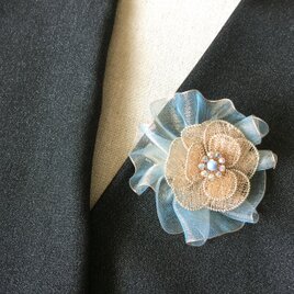 ベージュのお花のブローチ（オーガンジーリボン付）Dの画像