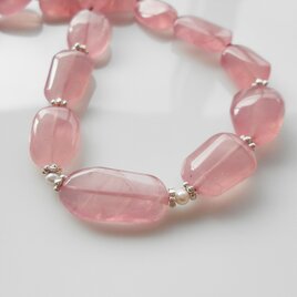 ディープローズクォーツのサイズグラデーションネックレス