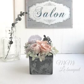 シャビーシックなバラと紫陽花のプチアレンジメント