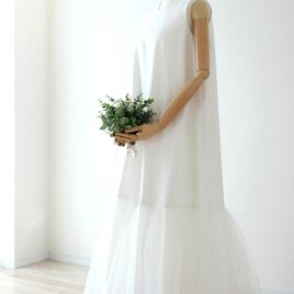 ホワイトデニムのウェディングドレスの画像
