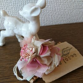 スモーキーピンク花のクリップブローチ　