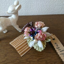 花と木の実のクリップブローチ　