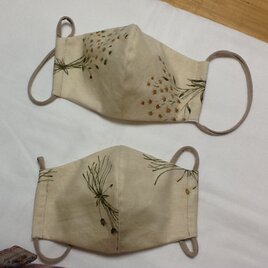 木綿 ベージュ 花模様のマスク