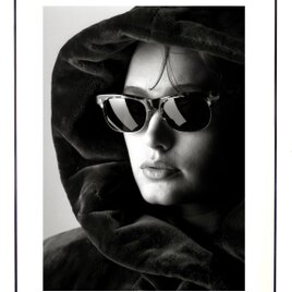 ★作品#20「サングラスの女」Woman with Sunglassesの画像