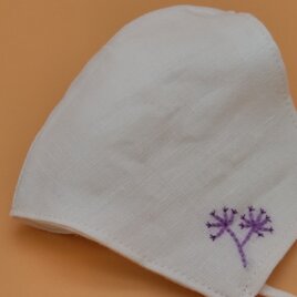 刺繍❁ホワイト麻100％立体マスク（調節ゴム・ポケット付き）の画像