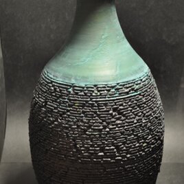 工芸　飾り壺 青華緑彩花車模様）切透飾り壺|有田焼の老舗-香蘭社オンライン