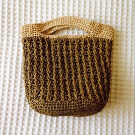 麦わら素材の手提げバック（濃い茶色）