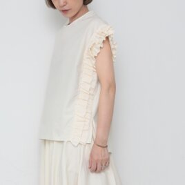 新作6月16日まで送料無料　frill tops / creamの画像