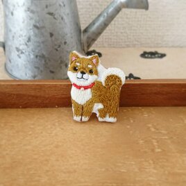 柴犬の手刺繍ブローチ