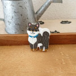 黒柴の手刺繍ブローチ