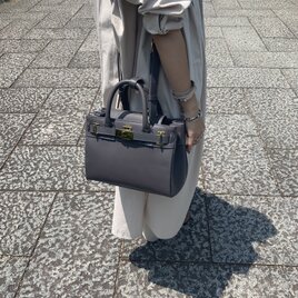 スムースレザーミニショルダー　（グレー×金具ゴールド）