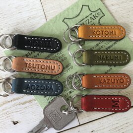 小さなネームタグ「自転車カギに！ファスナー引手にもなります」栃木レザーヌメ革美しい風合い「刻印無料７文字まで」