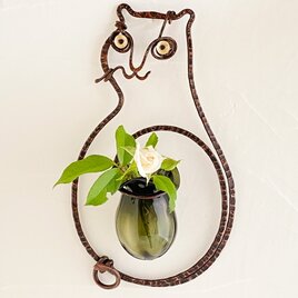猫の壁掛け花器(茶黒)の画像