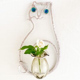 猫の壁掛け花器(ライトピンクベージュ)の画像