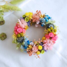 眩しくて楽しいネオンカラーのリース◎