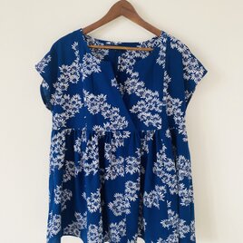 小菊模様青色浴衣地の半袖プルブラウス・おまけ付き