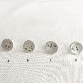 ミニピアス　顔　シルバー