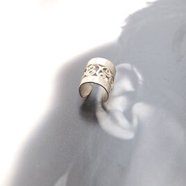 透かし唐草のイヤーカフ・マスクコーデ［SILVER950］の画像