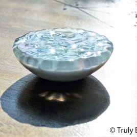ガラスのアクセサリートレイ -「 KAZEの肌 」● ライラック ● 9.5cmの画像