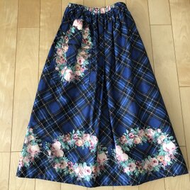 【SALE】チェックに花輪デザインスカート（ブルー）の画像