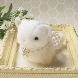 【再販】ちいさなぬいぐるみ　白猫すわりポーズ*銀色の蝶