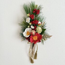 椿と根引き松のお正月飾り