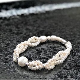 送料無料《SV925マグネットブレスレット》小さな淡水パールで作るしなやかウェーブライン　トップは綺麗な１０㎜淡水パール