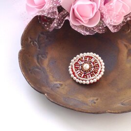 【送料無料！】【限定1個！】太陽のしもべ☆赤フェルトとパール☆ビーズ刺繍☆円形ブローチ