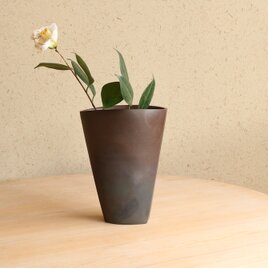 【一点もの】グラデーションが美しい備前焼の花瓶（茶）の画像