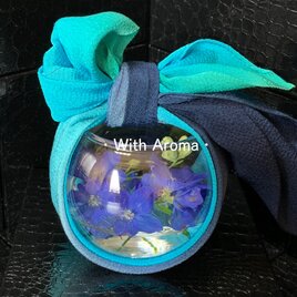 With Aroma シルクちりめんふろしき 45cm 1.8k 「彩紺」 ガラスの器は含まれておりません化粧箱付き 名入れ可の画像