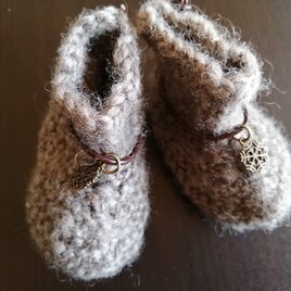 肌にやさしい手紡ぎ糸のベビーシューズ