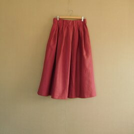 リネンのタックスカート　ポピーレッドの画像