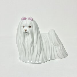 ピンクのリボンのマルチーズのフィギュリンの画像