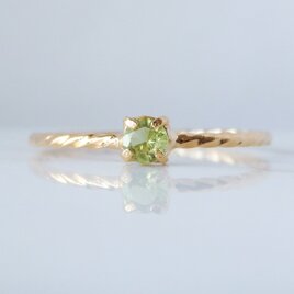 ペリドットリング・ラウンドカット・極細ツイスト