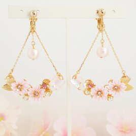 桜と蝶が舞うイヤリング  ～花の宴～ （ つまみ細工＊受注制作 ）