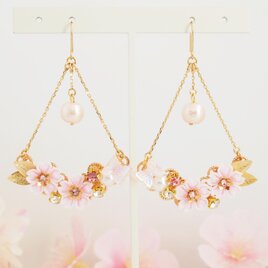 桜と蝶が舞うピアス  ～花の宴～ （ つまみ細工＊受注制作 ）