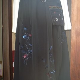 ★花刺繍のスカートとポシェットの２点セット♪絹着物リメイクの画像