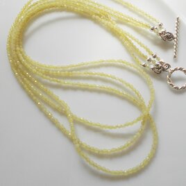 いっぱいのオリーブ色をまとう　オリーブジェードの3連ネックレス