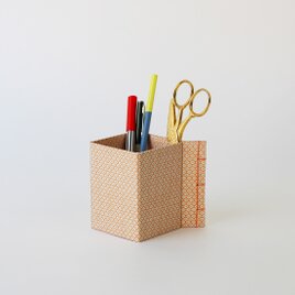 トジハコ（７×７×１０）：和綴　収納箱　ペンたて　文具収納　小物入れ　デスク収納　友禅紙　持ち運び　和雑貨　ステーショナリー　の画像