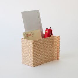 トジハコ（１４×７×１２）：和綴　収納箱　ペンたて　文具収納　小物入れ　デスク収納　友禅紙　持ち運び　和雑貨　ステーショナリー　の画像