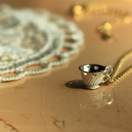 シルバのーティーカップネックレスの画像
