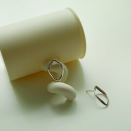 streamline earrings (2021SS new item )の画像