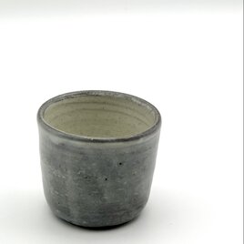 小さいグレーカップの画像