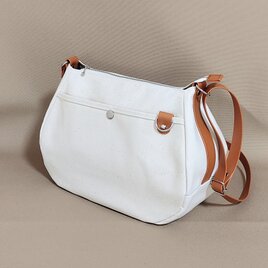 キナリ帆布のマチ広ショルダーバッグ